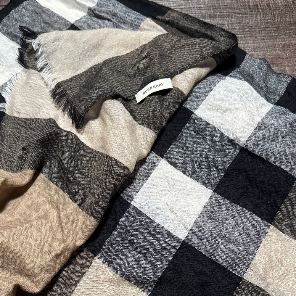 Burberry Check Cashmere silk scarf - Picture 10 of 10